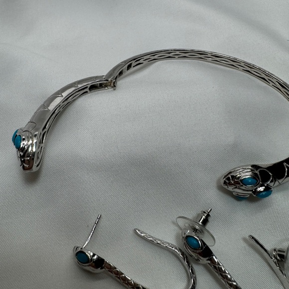 NEW!!!! Sleeping Beauty Turquoise Snake Theme Cuff and Earring Set. - Picture 9 of 9